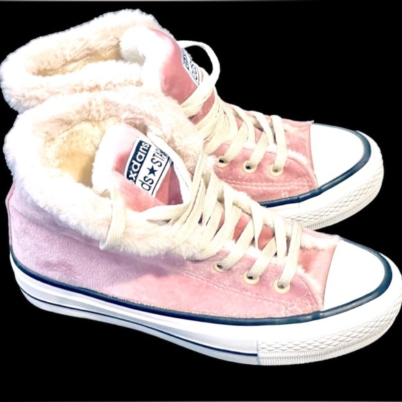 šwomenās Oxdans pink fur lined sneakers. - Picture 3 of 9